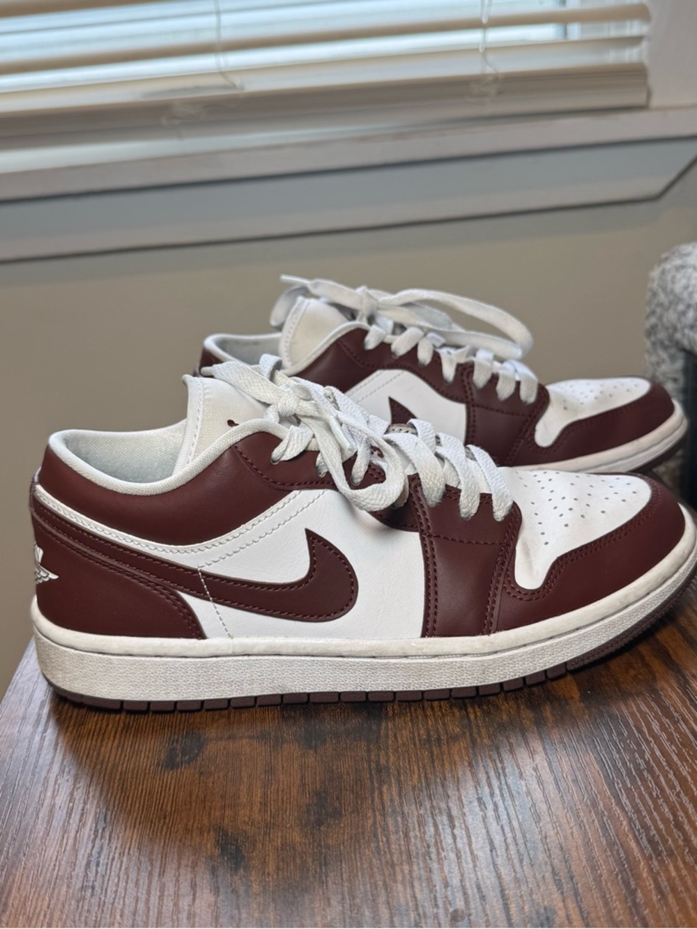 Nike Air Jordan Low Top White/Brown Sneakers
